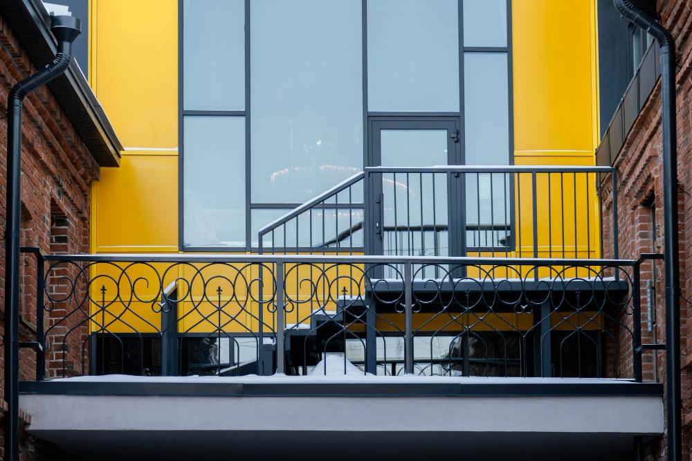 2026-metal-fence-and-railing-design-trends